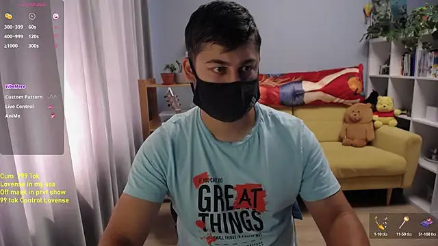 Tomguys: διαδικτυακό σόου στην κάμερα