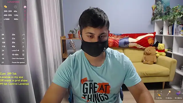 Tomguys: διαδικτυακό σόου στην κάμερα