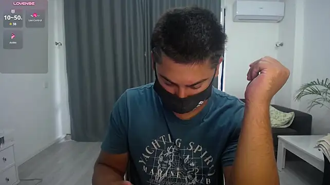 Show modela Tomguys na web-kameri