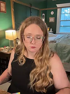 thatcutegirlwtheglasses' Webcam Show