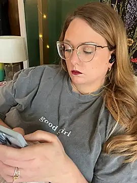 thatcutegirlwtheglasses' Webcam Show
