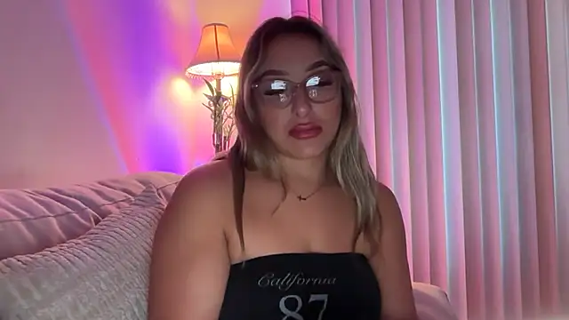 lustfulsmiles Live XXX-chat