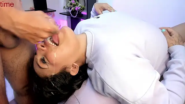 Show modela brianna_sexy00 na web-kameri