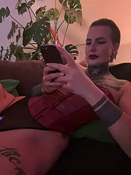 Show modela KathaleaNoir na web-kameri