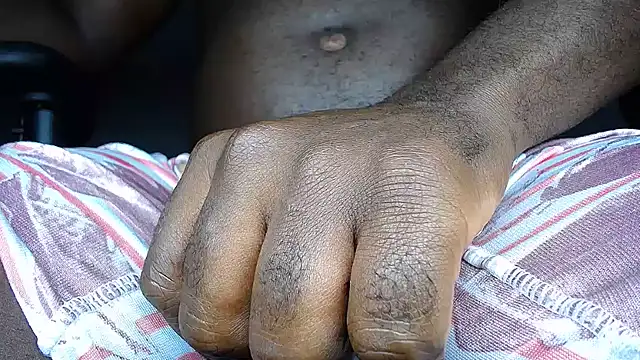 MAXJONES_2 Show in webcam