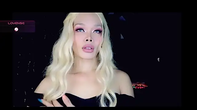 Pokazy przed kamerką – YOURHOT_STUFF