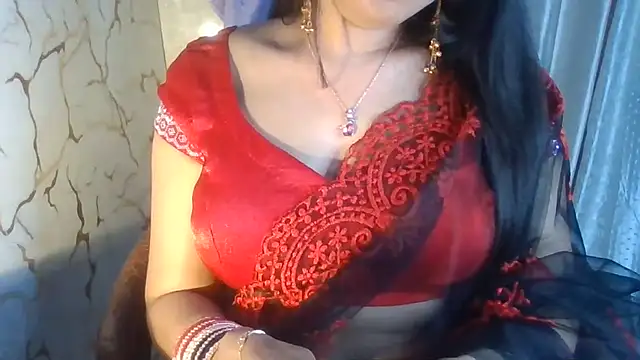 Chat +18 de Yashika_Love_ ao vivo