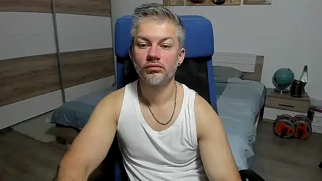 RobbyShawz: διαδικτυακό σόου στην κάμερα
