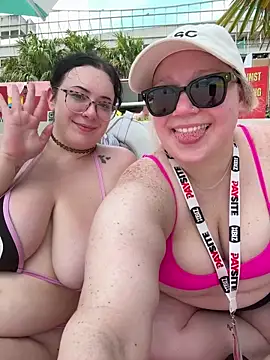 PiggyRose's Live XXX Chat