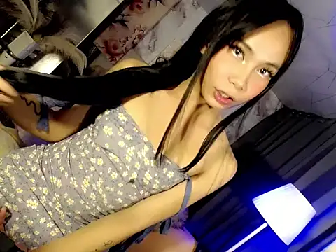 KittyLittleCute_Nica Webcam Show