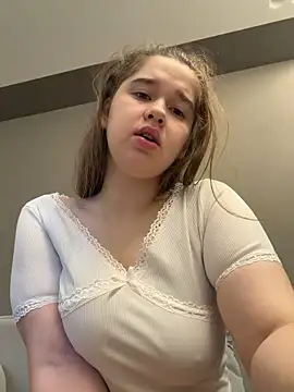 HornyGirlH: διαδικτυακό σόου στην κάμερα