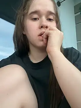 Show modela HornyGirlH na web-kameri