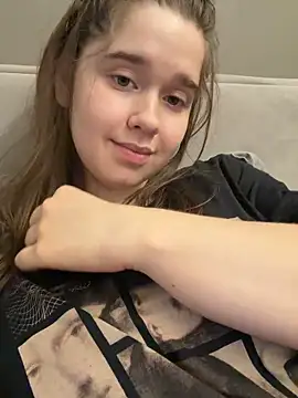 הופעת וובקאם של HornyGirlH