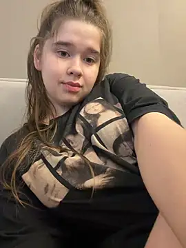 HornyGirlH Webcam Show