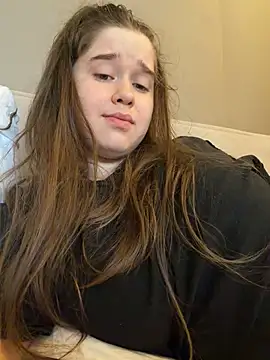 הופעת וובקאם של HornyGirlH
