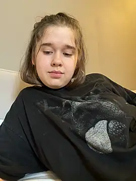 הופעת וובקאם של HornyGirlH