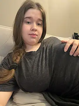 HornyGirlH Show in webcam