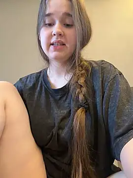 HornyGirlH: διαδικτυακό σόου στην κάμερα