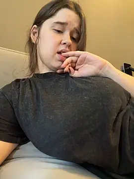 HornyGirlH webcam show