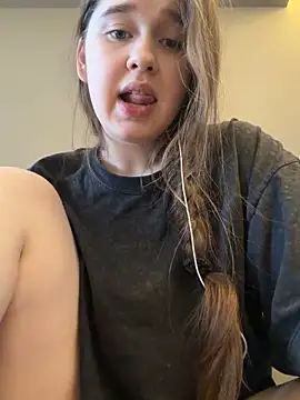 HornyGirlH Webcam Show