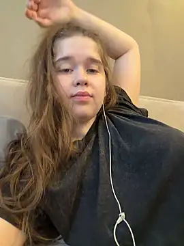 HornyGirlH webcam show