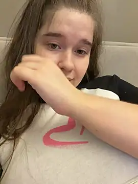 HornyGirlH 网络视讯表演