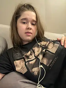 HornyGirlH webcam show