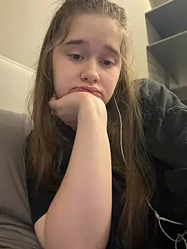 HornyGirlH Шоу с уебкамера
