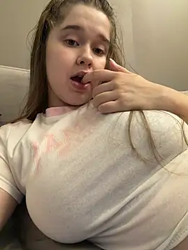 HornyGirlH webcam show