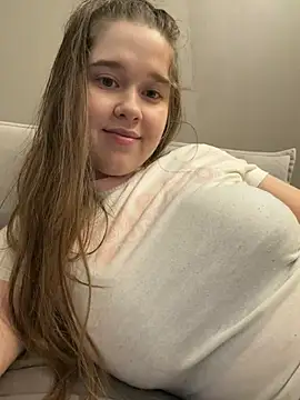 חדר צ'אט בשידור חי של HornyGirlH