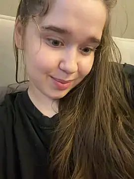 Živá chatovací místnost HornyGirlH