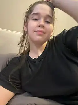 ห้องแชทสดของ HornyGirlH
