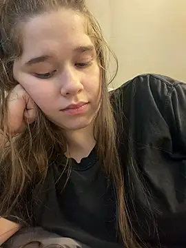 Živá chatovací místnost HornyGirlH