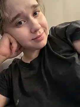HornyGirlH 网络视讯表演