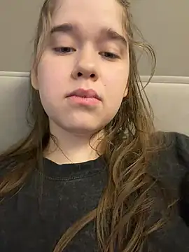 HornyGirlH Show in webcam