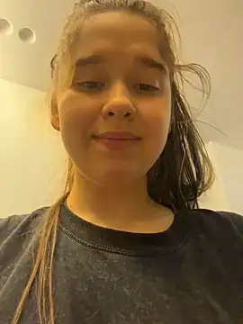 HornyGirlH Webcam show