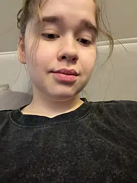 Webkamerová show HornyGirlH