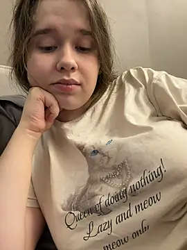 הופעת וובקאם של HornyGirlH