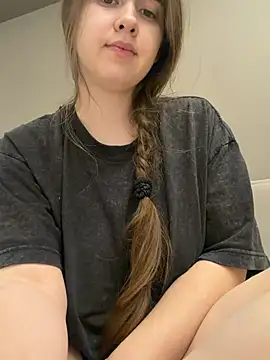 הופעת וובקאם של HornyGirlH