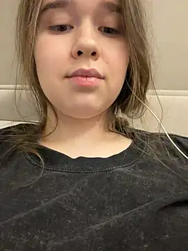 HornyGirlH Webcam Show