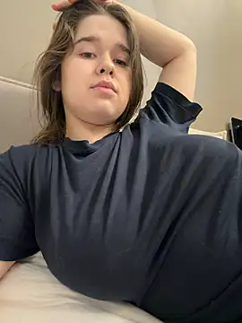 HornyGirlH Show in webcam
