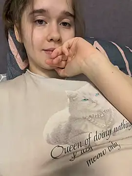 HornyGirlH Шоу с уебкамера