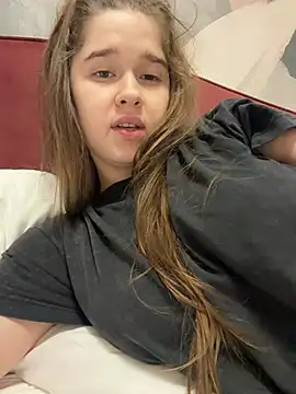 הופעת וובקאם של HornyGirlH