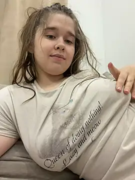 Show modela HornyGirlH na web-kameri