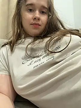 הופעת וובקאם של HornyGirlH