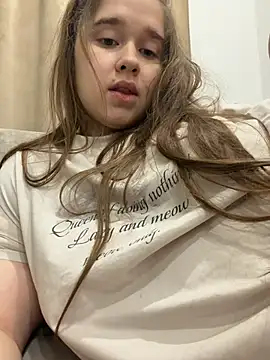 HornyGirlH: διαδικτυακό σόου στην κάμερα