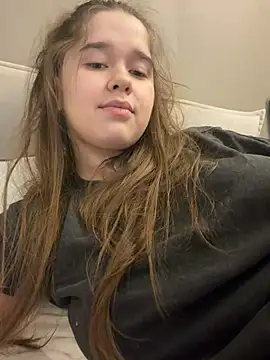 HornyGirlH webcam show