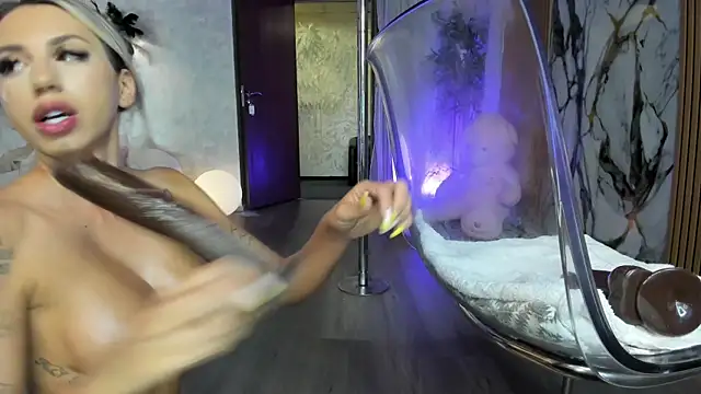 LisaAkira's Webcam Show