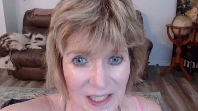 SindeeDix Show in webcam