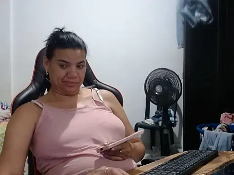 Adriana_0312's Live XXX Chat
